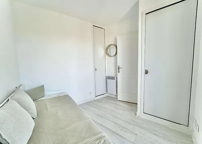 Calme Avec Terrasse A 2 Pas De La Benoit, 2 Pieces, 4 Couchages, - Fr-1-245-103 Apartment